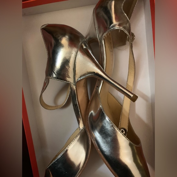 Silver pumps. Worn once - Picture 8 of 8